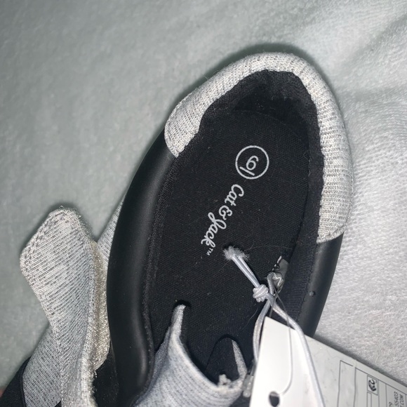 Girl’s 6 / Women’s 7.5 CAT & JACK Heather Gray / Black Slip On Fashion Sneakers - Picture 11 of 14